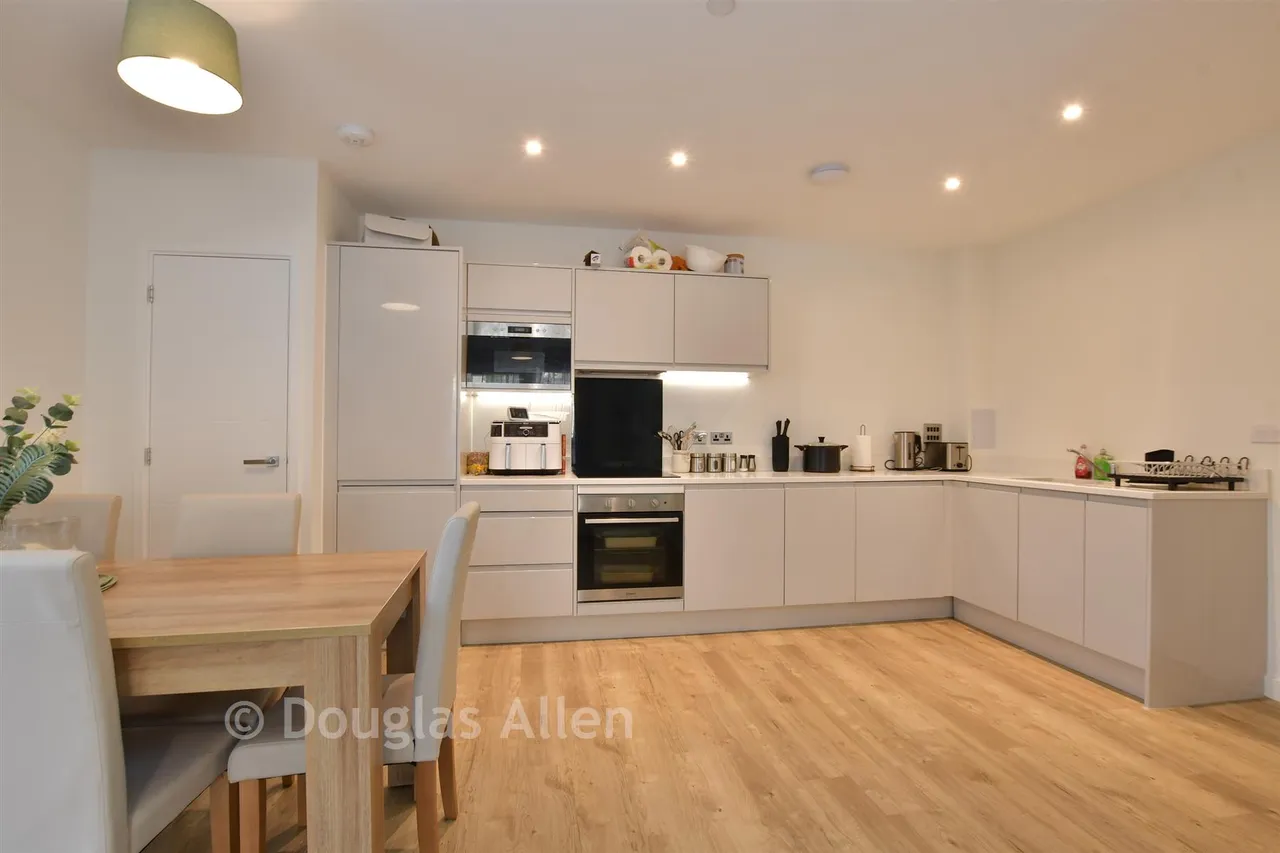 Luctons Close, Loughton, IG10, photo 3