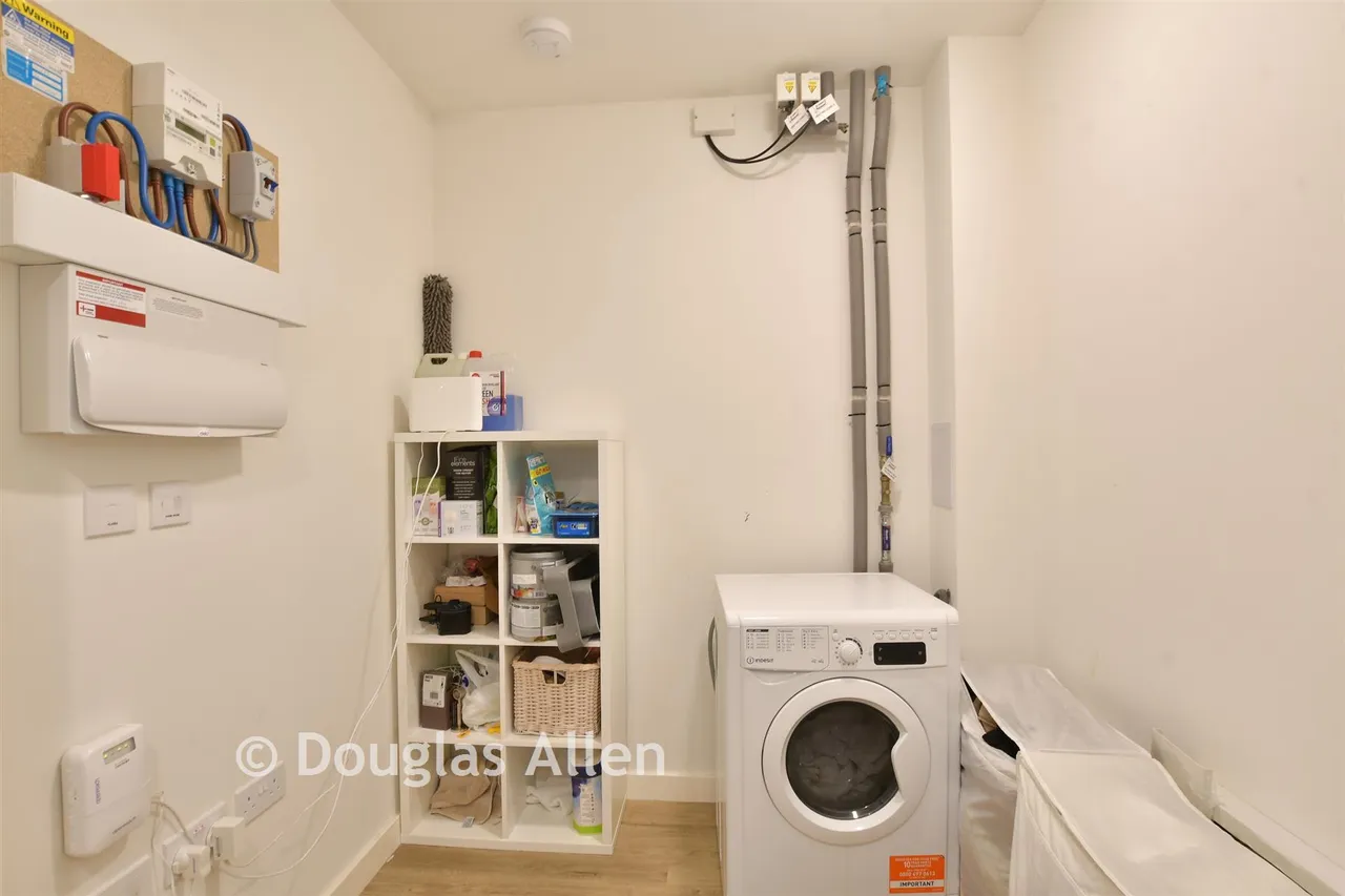 Luctons Close, Loughton, IG10, photo 8