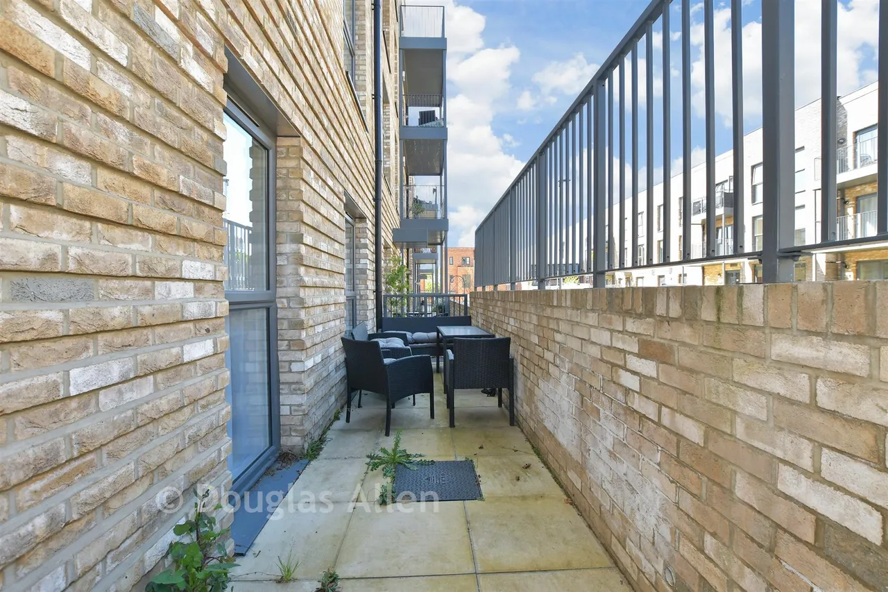 Luctons Close, Loughton, IG10, photo 12