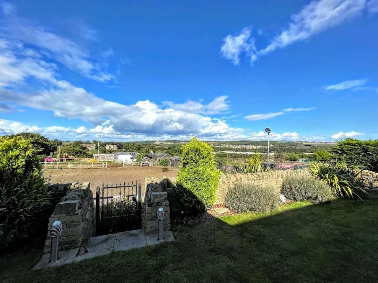 Ballfield Lane, Barnsley, S75, photo 4