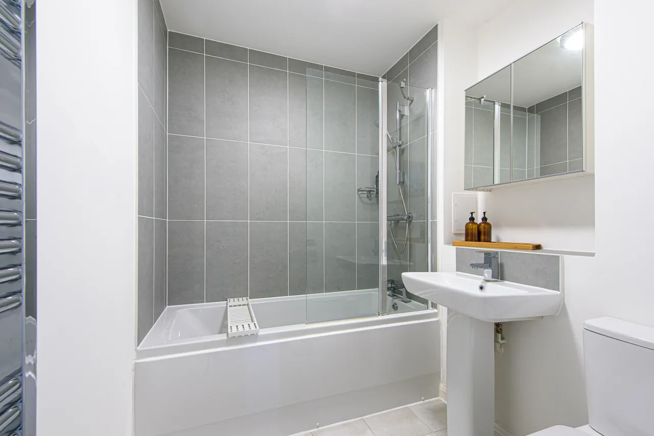 Flat 15, 13 Trobridge Parade, London, photo 5