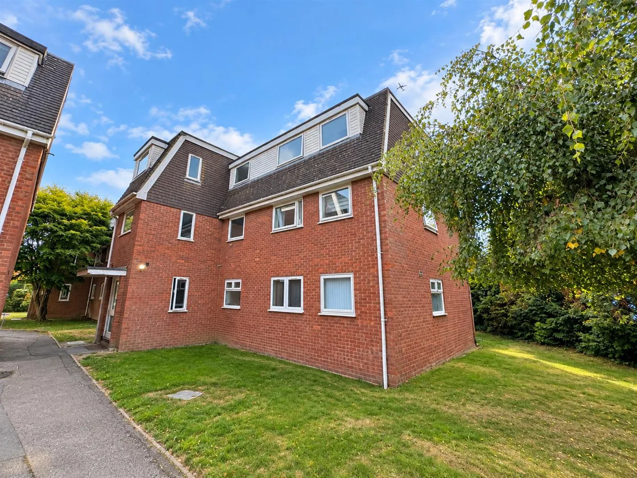 2 bed flat for sale, Dedworth Road, Windsor, SL4