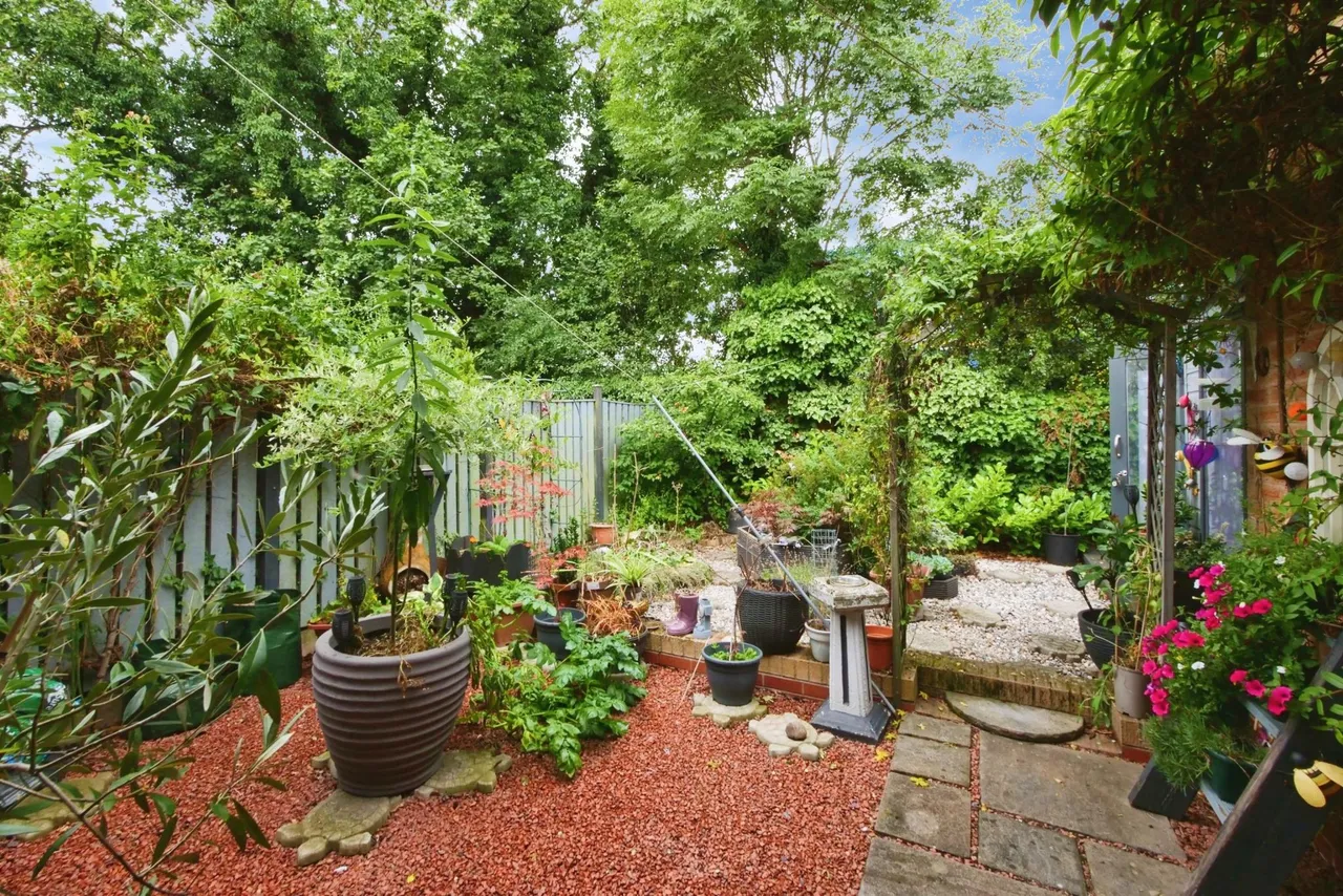 Hazelnut Grove, York, YO30, photo 13