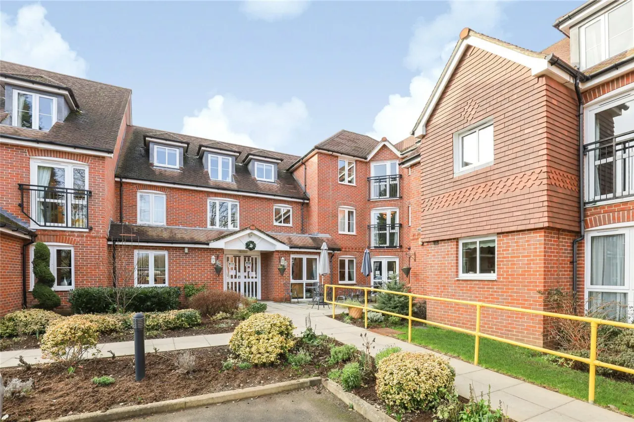 1 bed property for sale — Oyster Lane, Byfleet, West Byfleet, S...