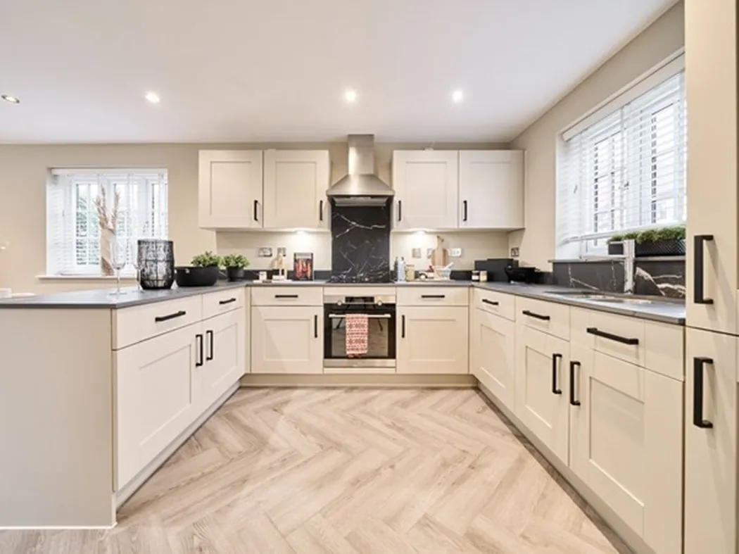 Desborough Road, Kettering, NN14, photo 2