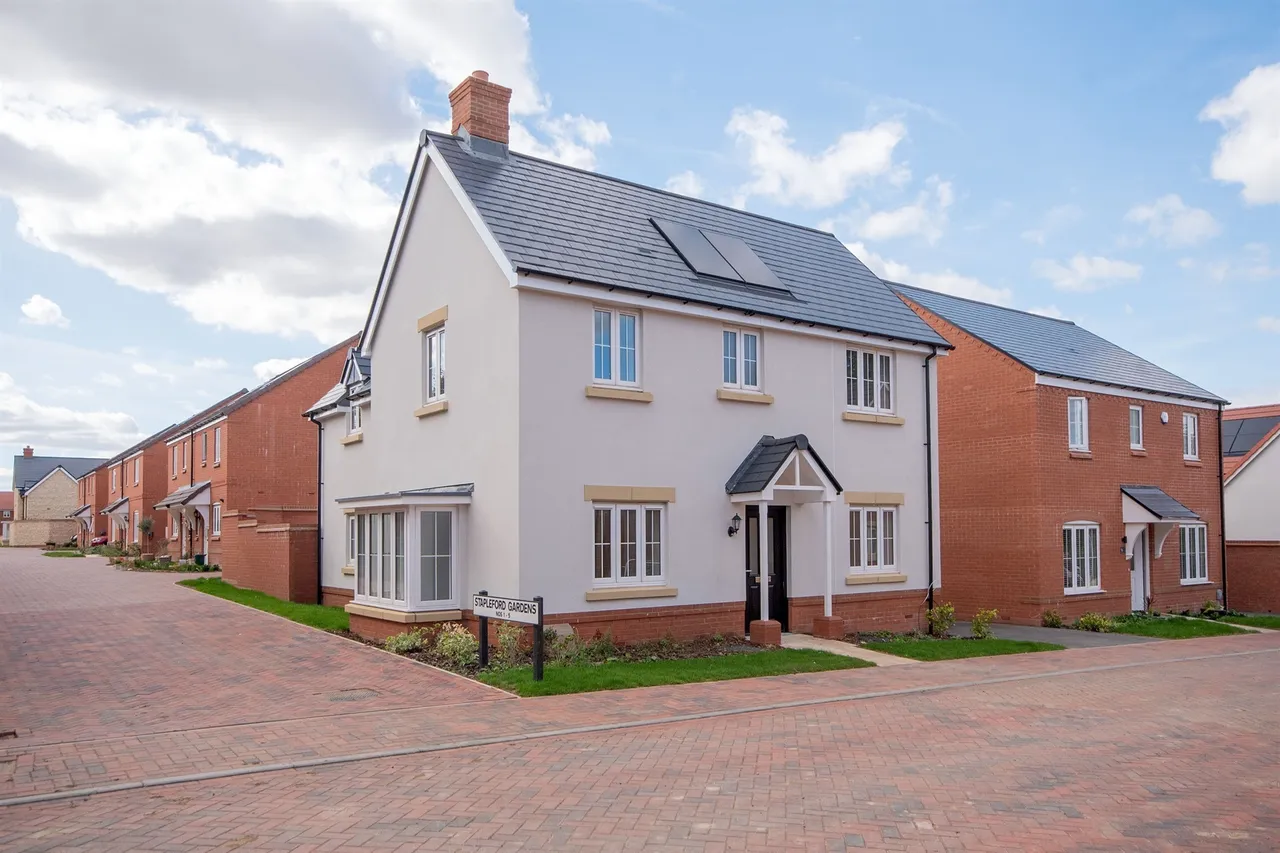 3 bed house for sale, Desborough Road, Kettering, NN14