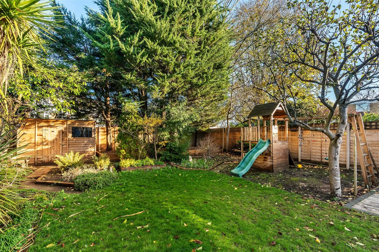 Squirrels Way, Epsom, KT18, photo 29