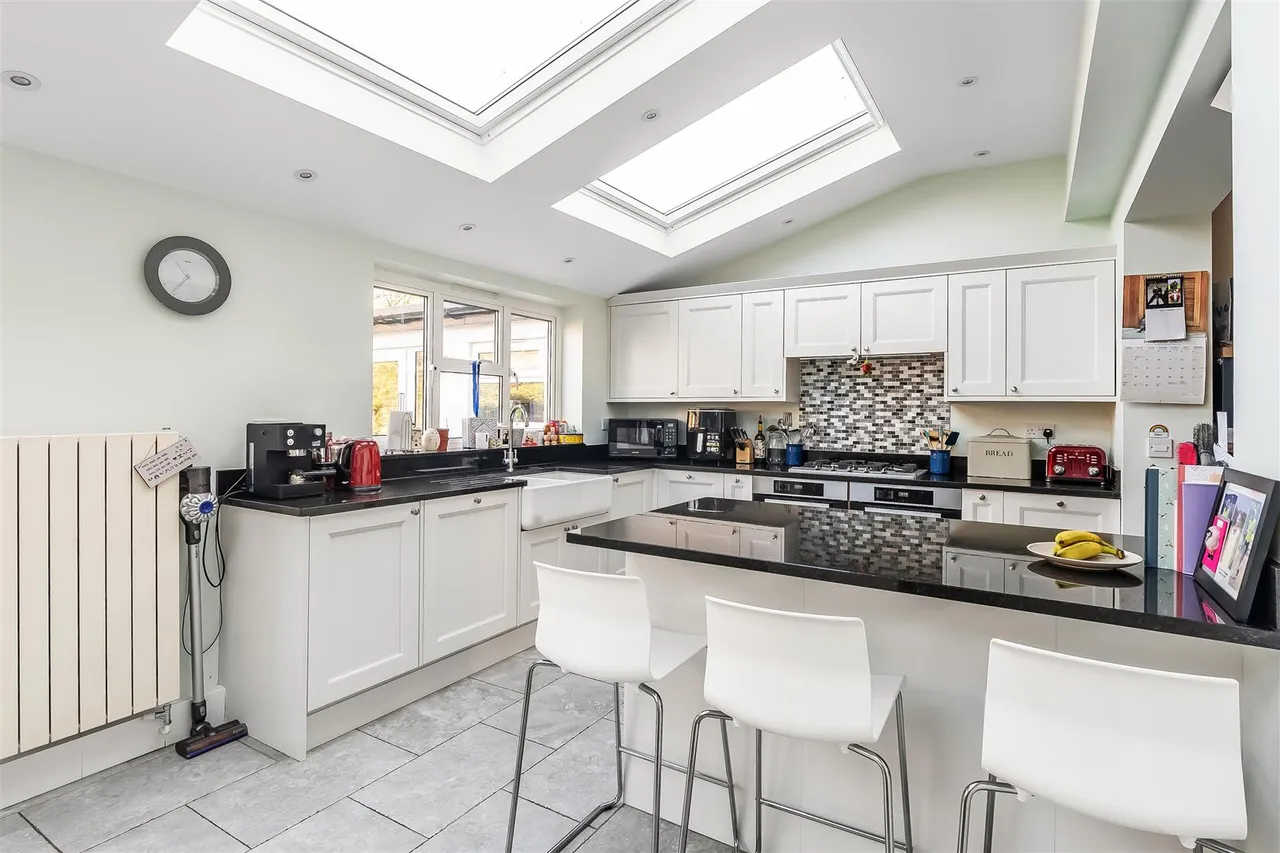 Squirrels Way, Epsom, KT18, photo 10