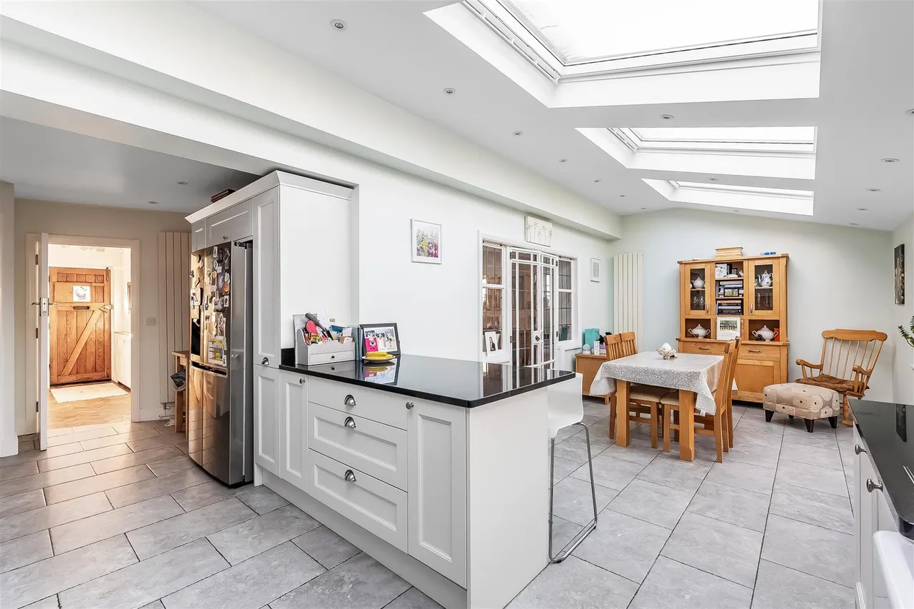Squirrels Way, Epsom, KT18, photo 9