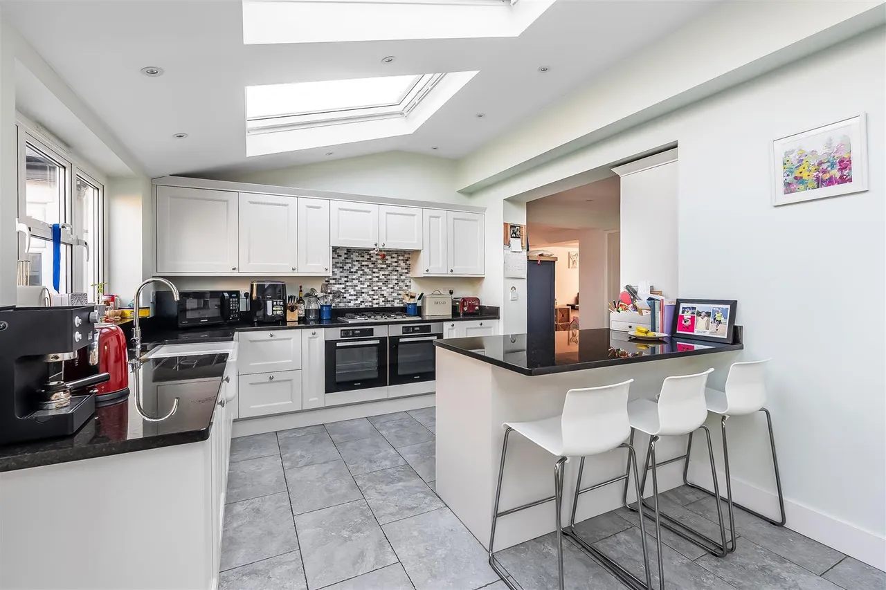 Squirrels Way, Epsom, KT18, photo 12