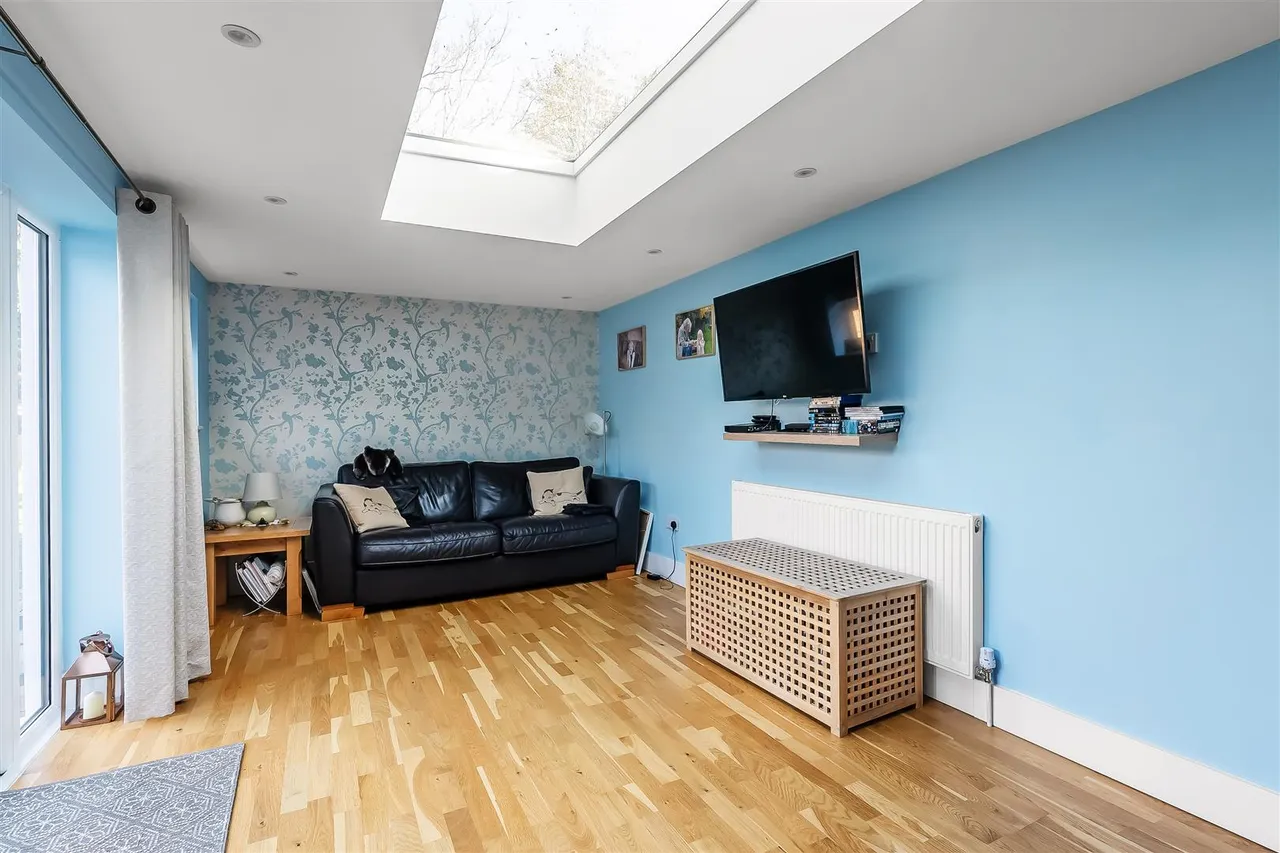 Squirrels Way, Epsom, KT18, photo 18