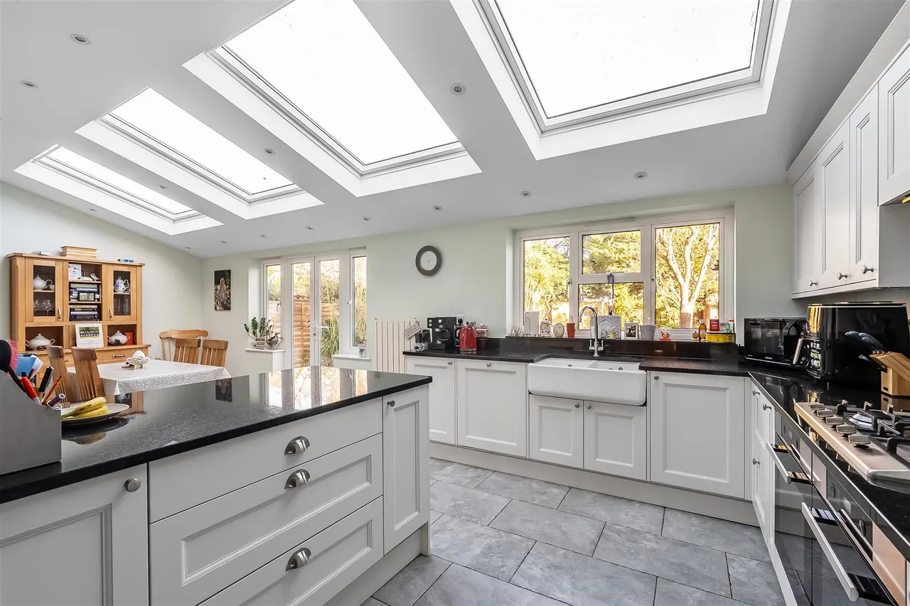 Squirrels Way, Epsom, KT18, photo 4