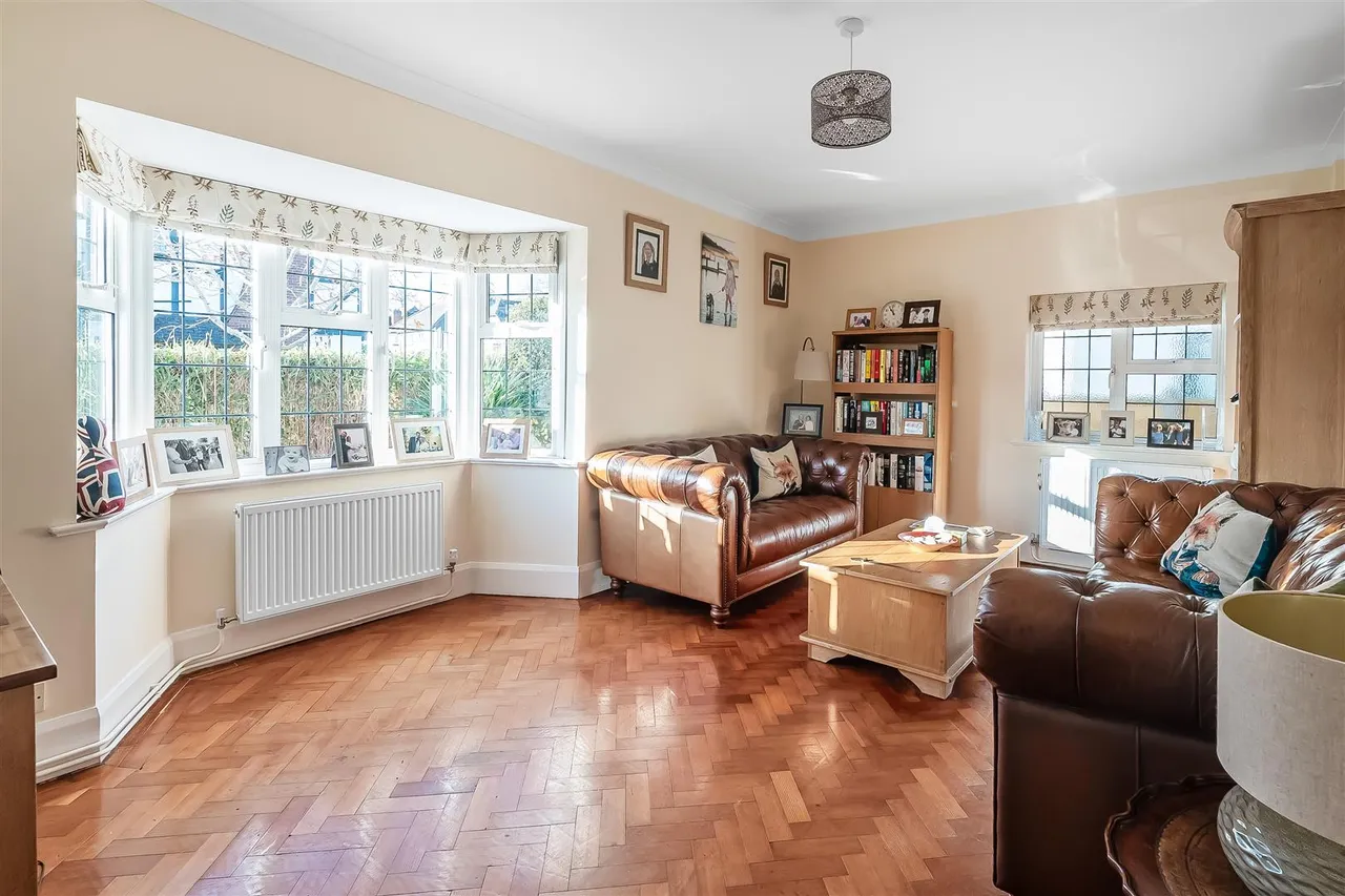 Squirrels Way, Epsom, KT18, photo 8