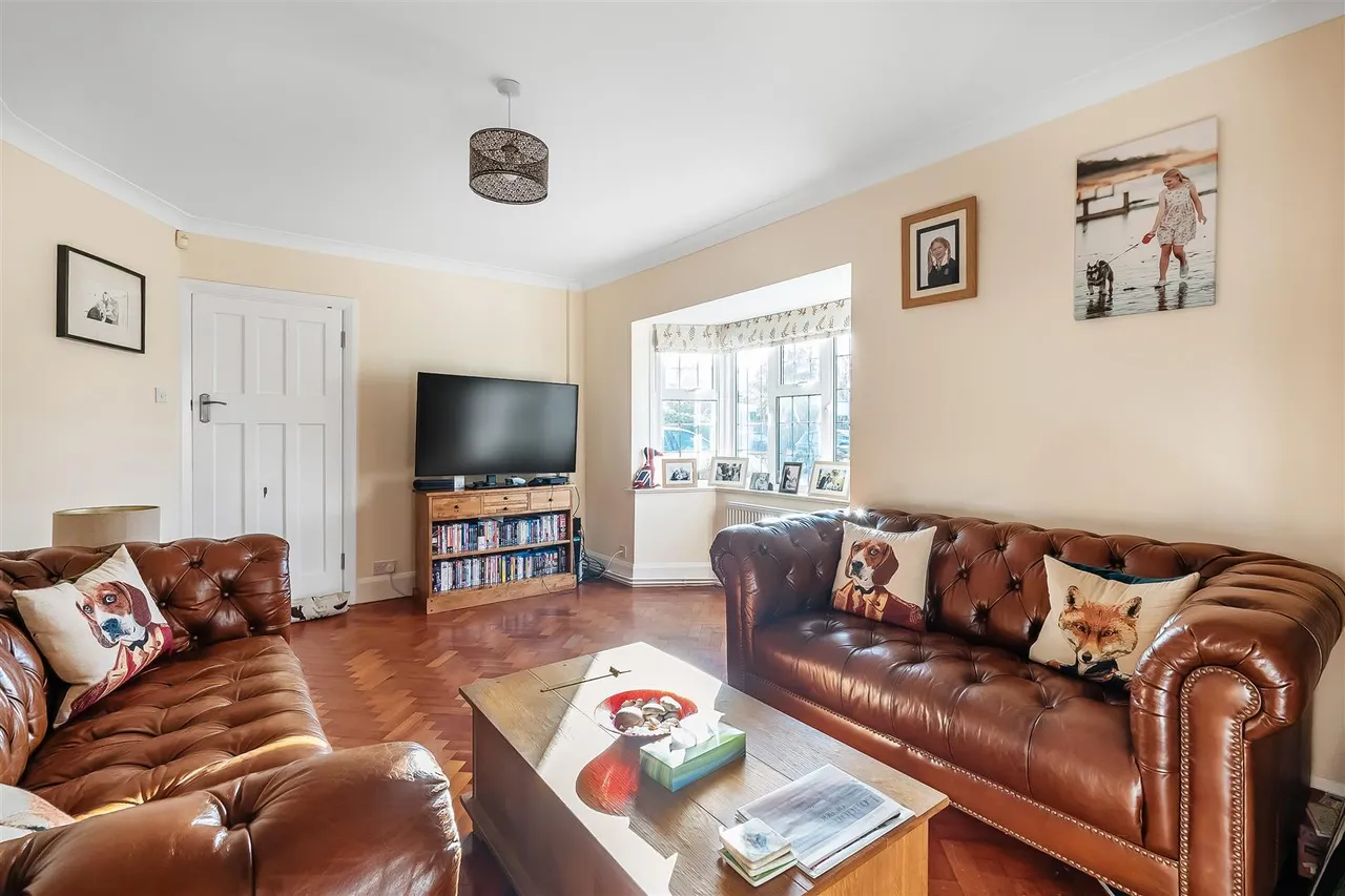 Squirrels Way, Epsom, KT18, photo 6