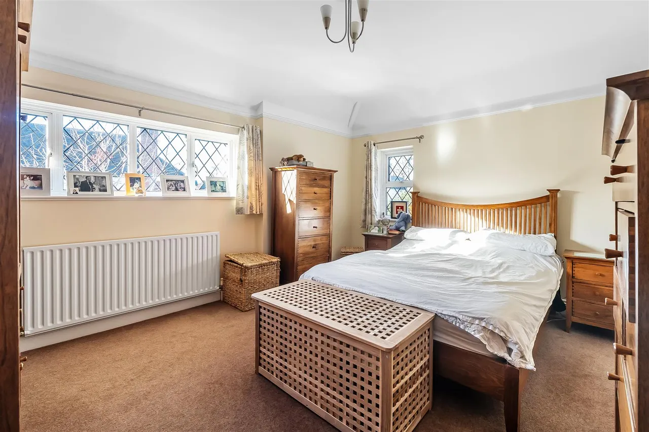Squirrels Way, Epsom, KT18, photo 26