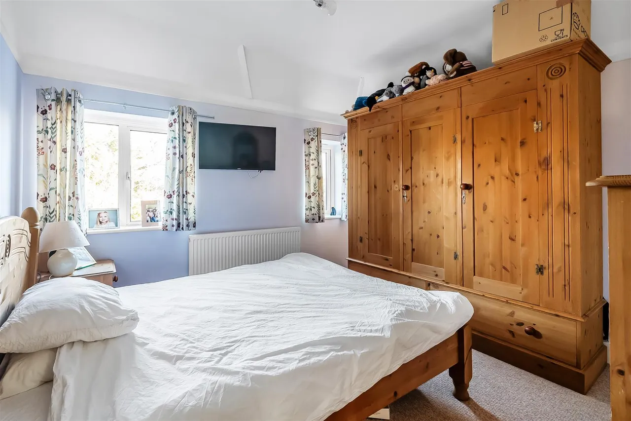 Squirrels Way, Epsom, KT18, photo 21