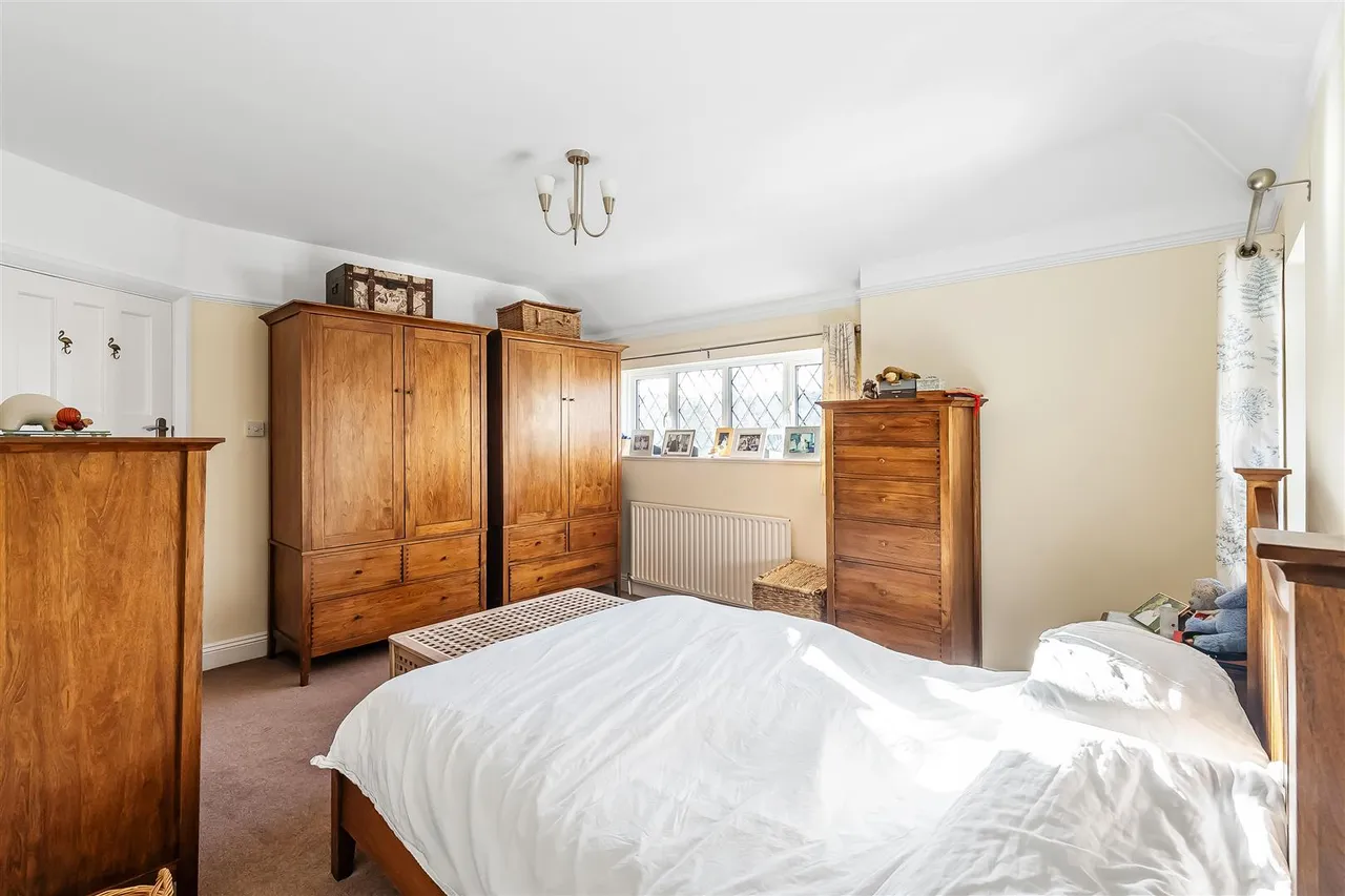 Squirrels Way, Epsom, KT18, photo 25