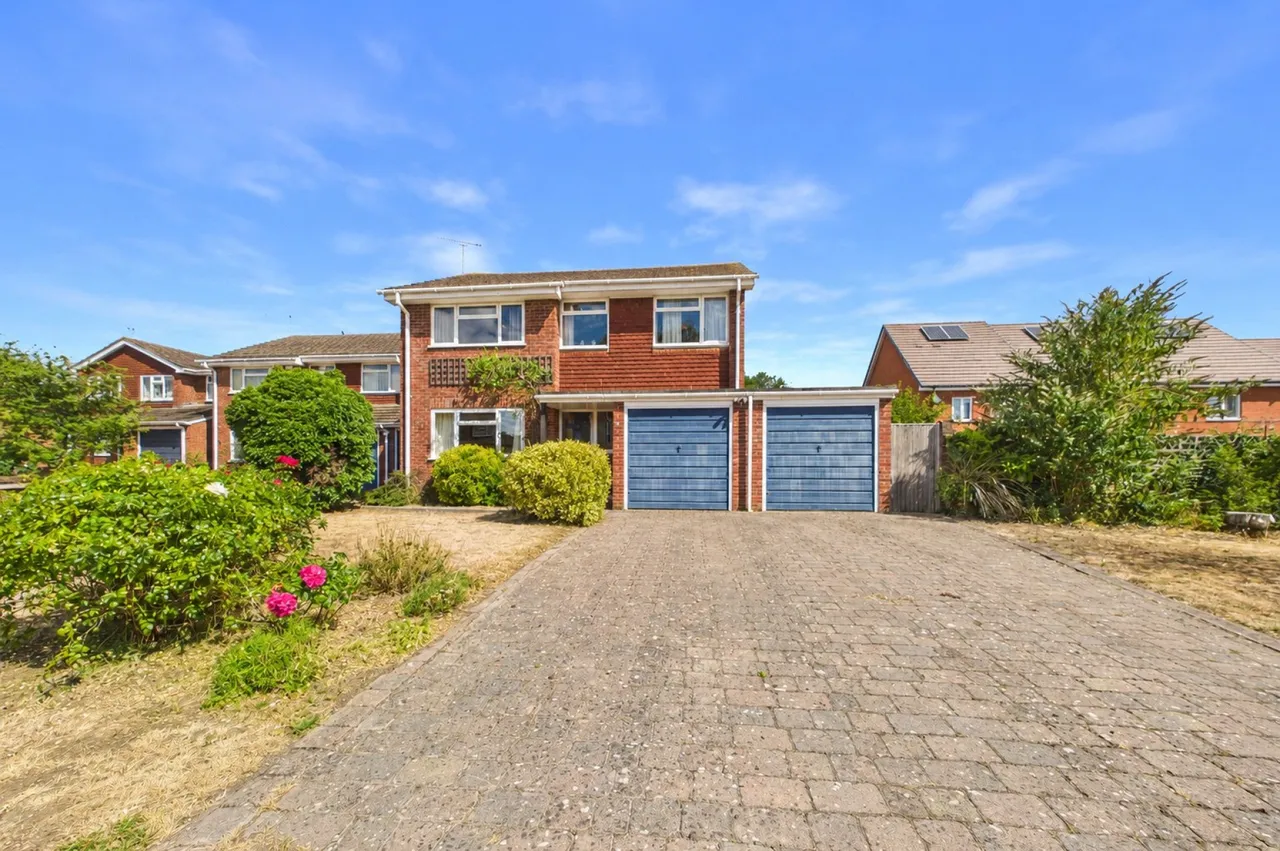 Elizabeth Rout Close, Spencers Wood, RG7, photo 15