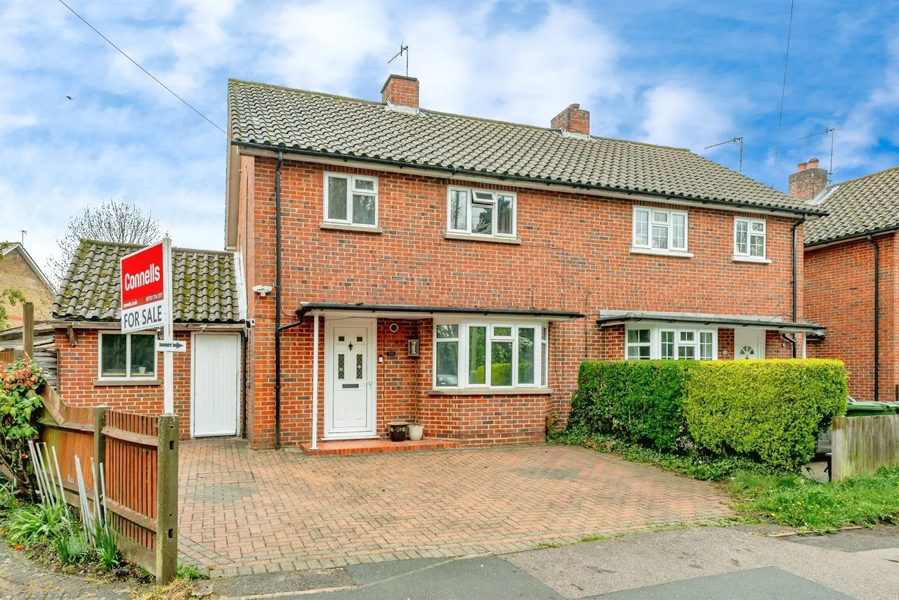 3 bed house for sale — Frenches Road, Redhill