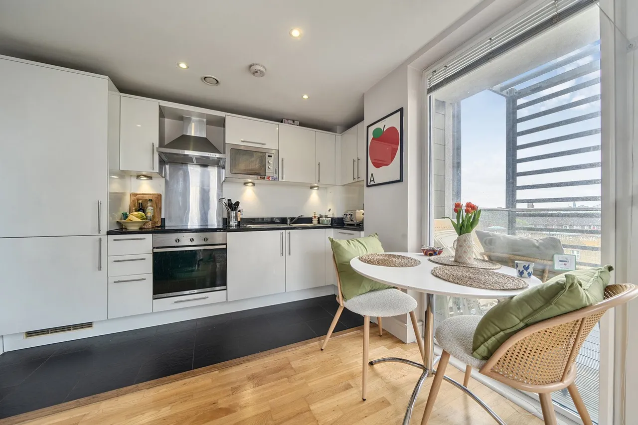 2 bed flat for sale — Merryweather Place, SE10