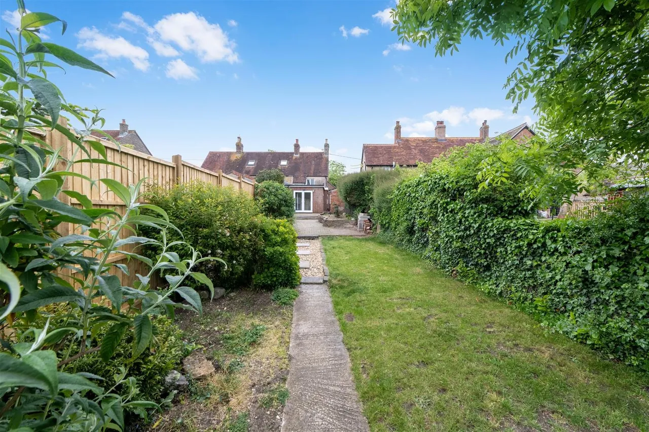 Marnhull Road Hinton St. Mary, Sturminster Newton DT10 1NG, photo 2