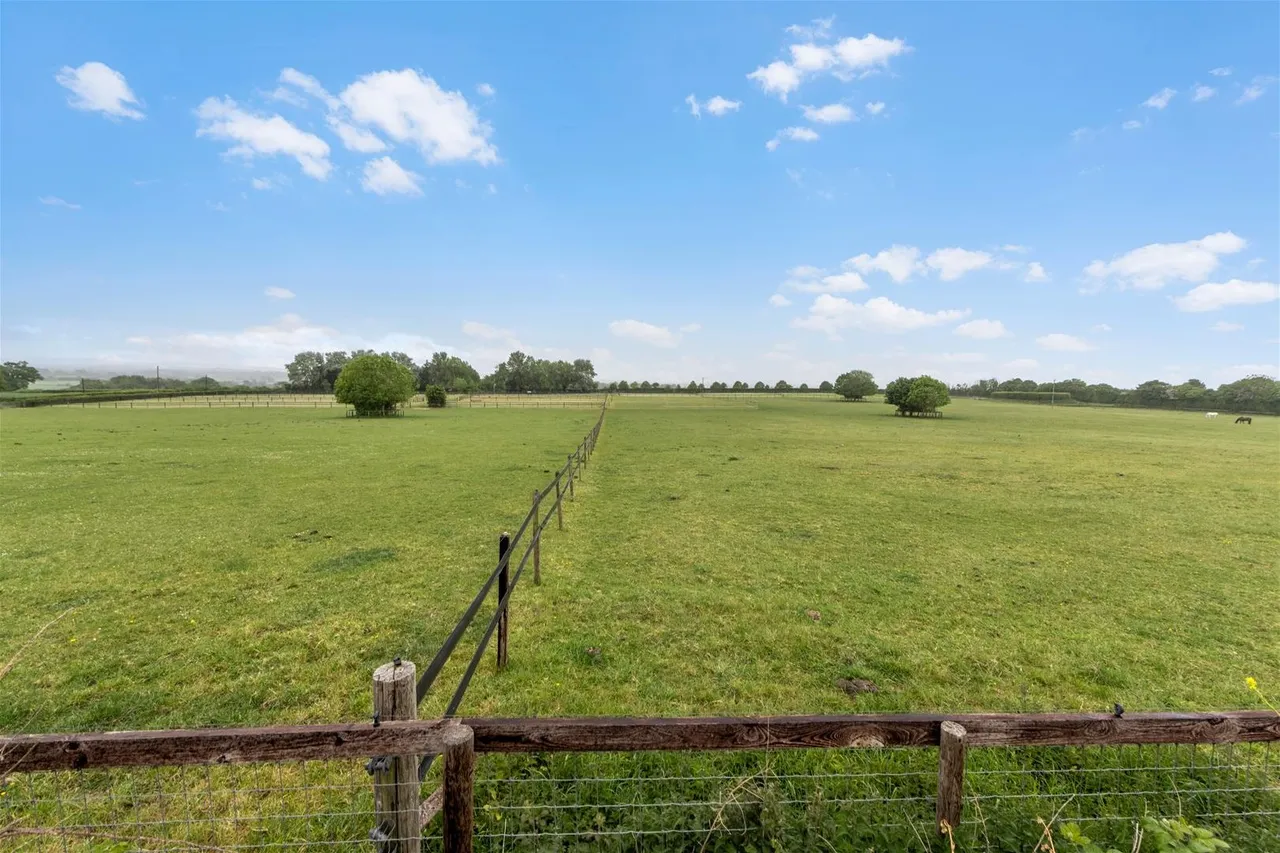 Marnhull Road Hinton St. Mary, Sturminster Newton DT10 1NG, photo 16