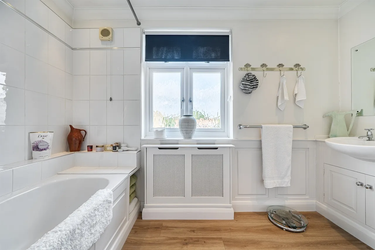 Chalkwell Park Avenue, Enfield, EN1, photo 13