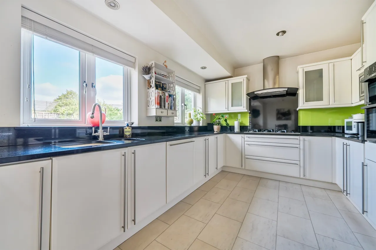 Chalkwell Park Avenue, Enfield, EN1, photo 4