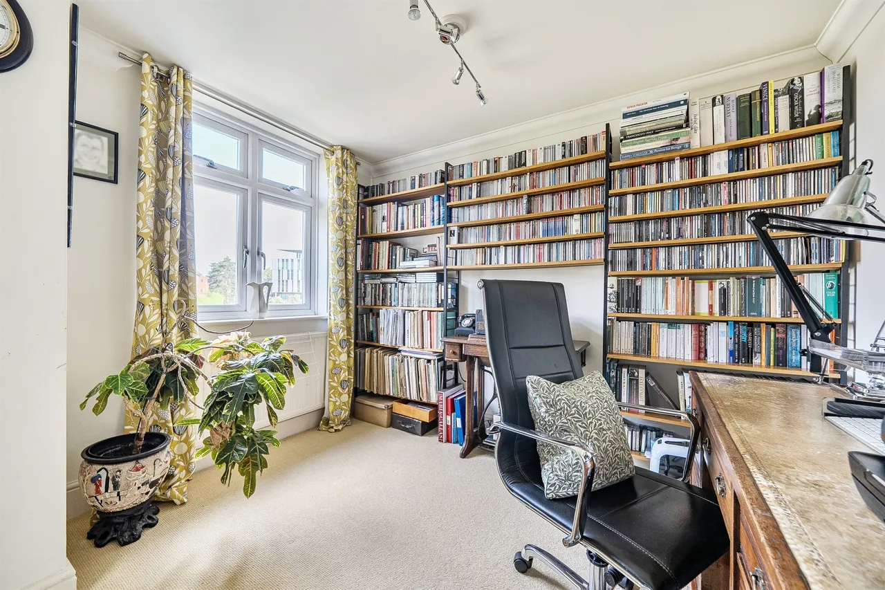 Chalkwell Park Avenue, Enfield, EN1, photo 12
