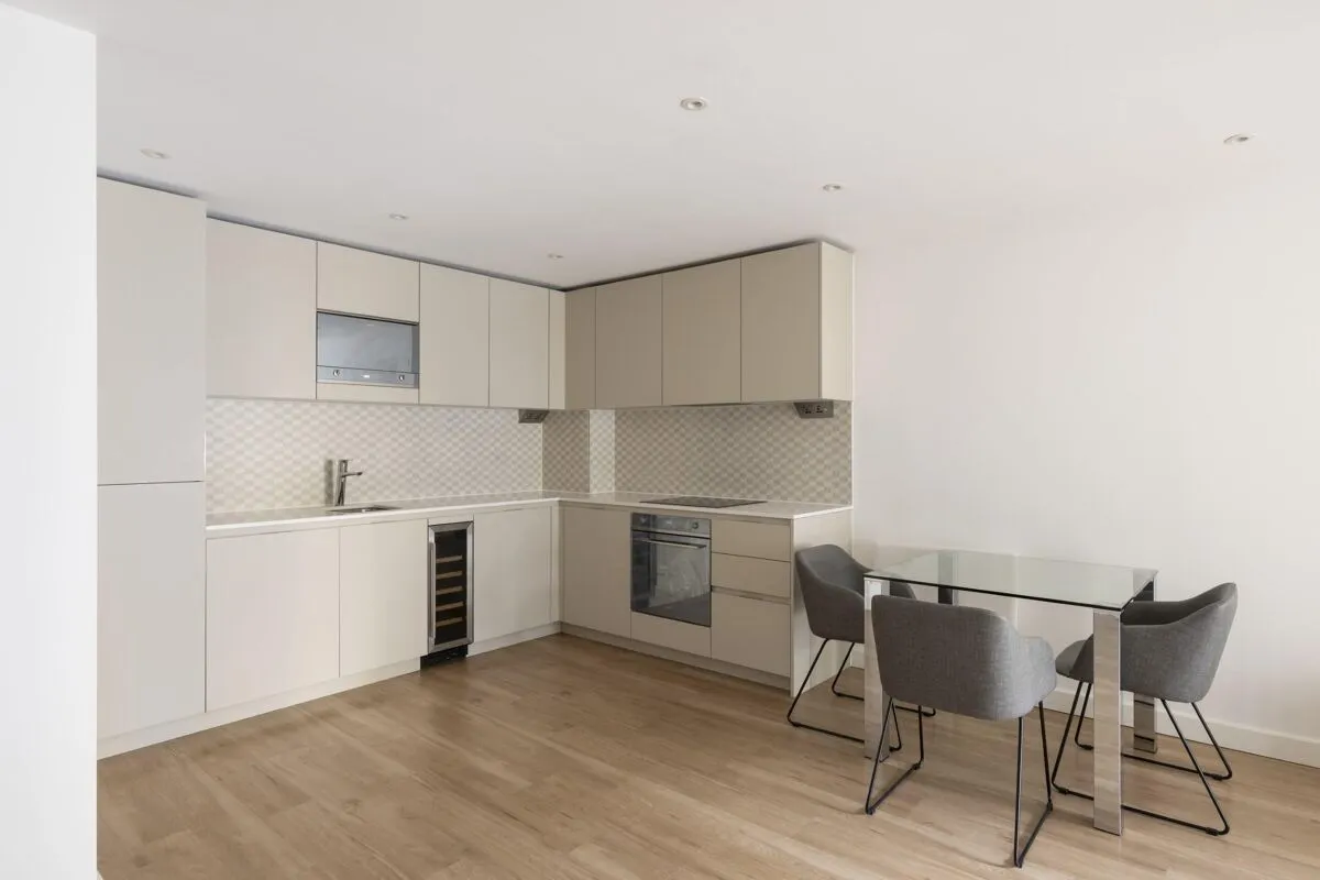 Caversham Road, London, NW9, photo 2