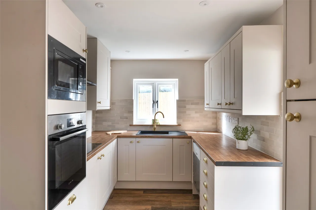 Keynsham Road, Gloucestershire, Keynsham, BS31 2DD, photo 5