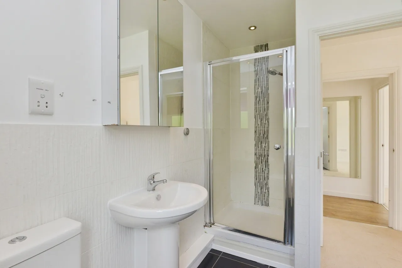 Wreschner Close, Deanshanger, Buckinghamshire, MK19, photo 14