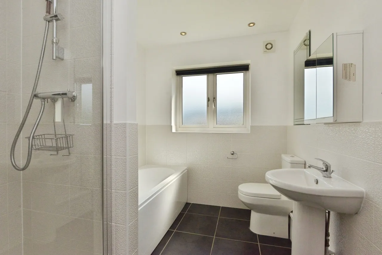 Wreschner Close, Deanshanger, Buckinghamshire, MK19, photo 8