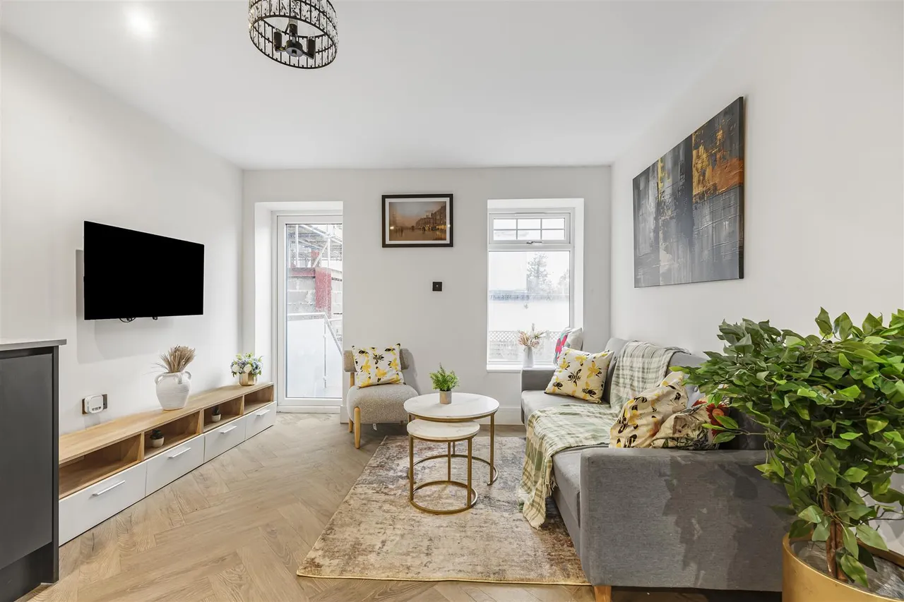 1 bed flat to rent, Upper Richmond Road West, East Sheen, SW14