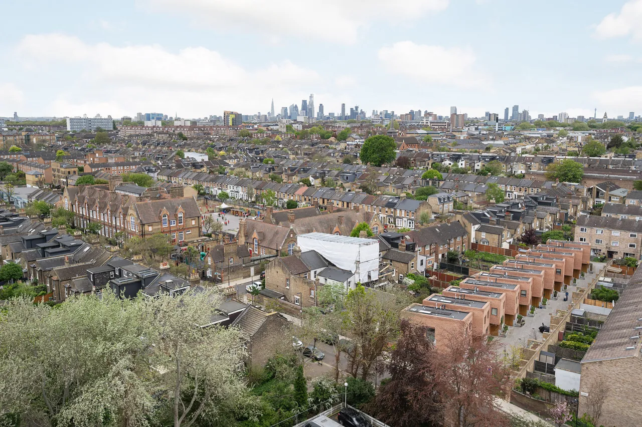 Flat 1206 Landmark Heights, 172 Daubeney Road, London, photo 2
