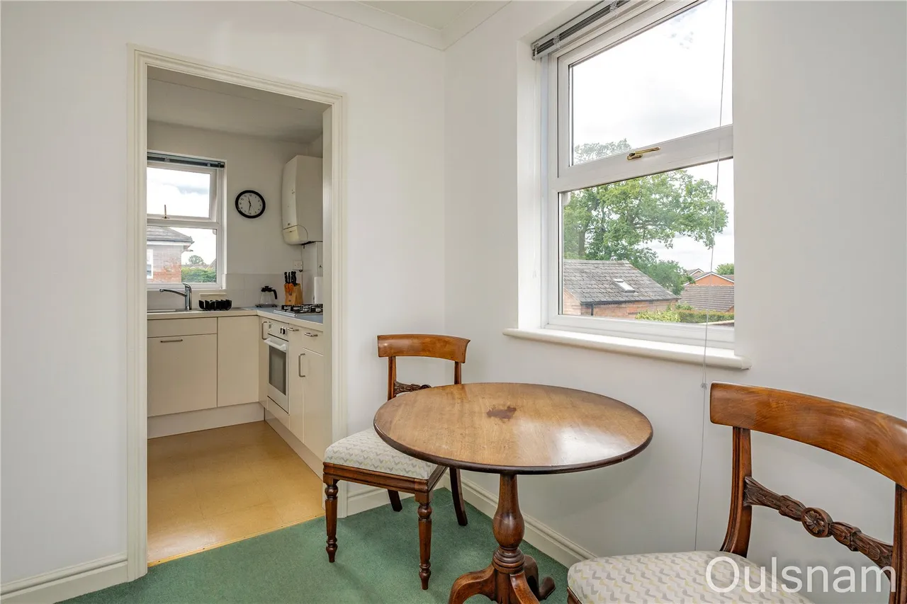 Worcester Road, Stoke Heath, Bromsgrove, Worcestershire, B61 7JA, photo 5