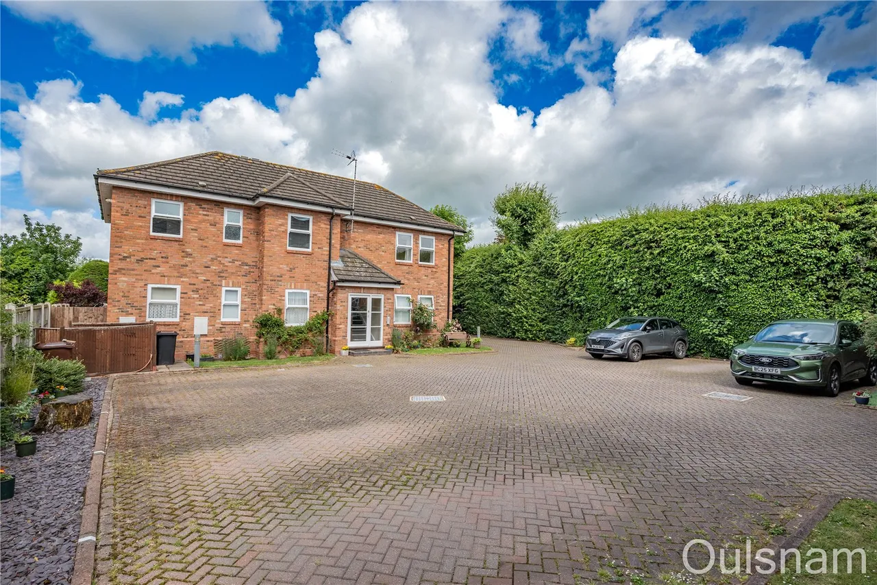 Worcester Road, Stoke Heath, Bromsgrove, Worcestershire, B61 7JA, photo 15