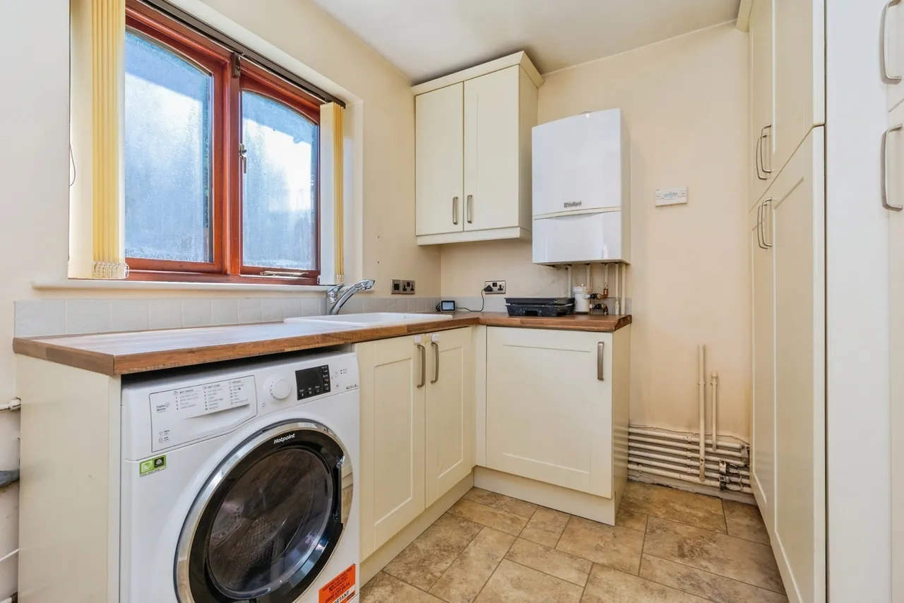 Bishops Lane, Buxton, Derbyshire, SK17, photo 18