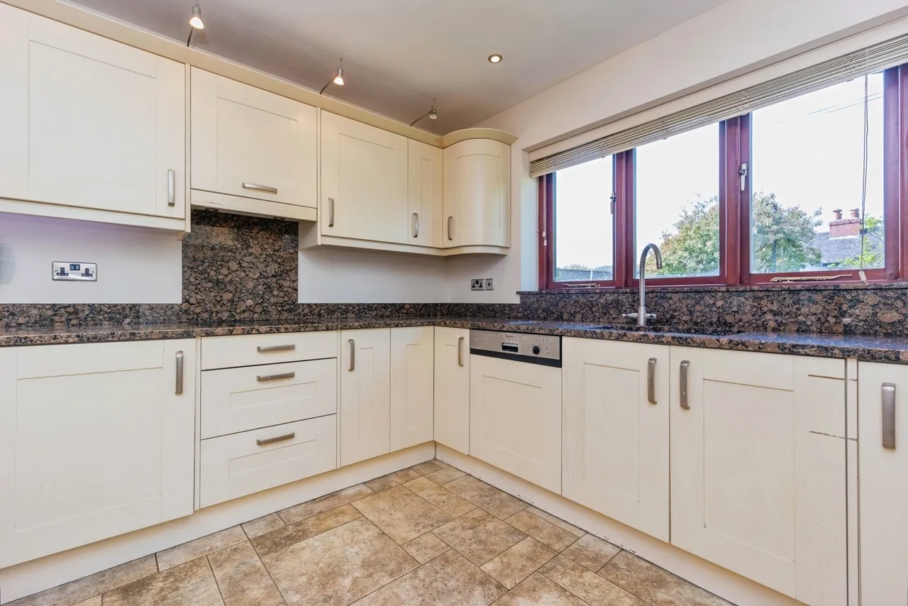 Bishops Lane, Buxton, Derbyshire, SK17, photo 16