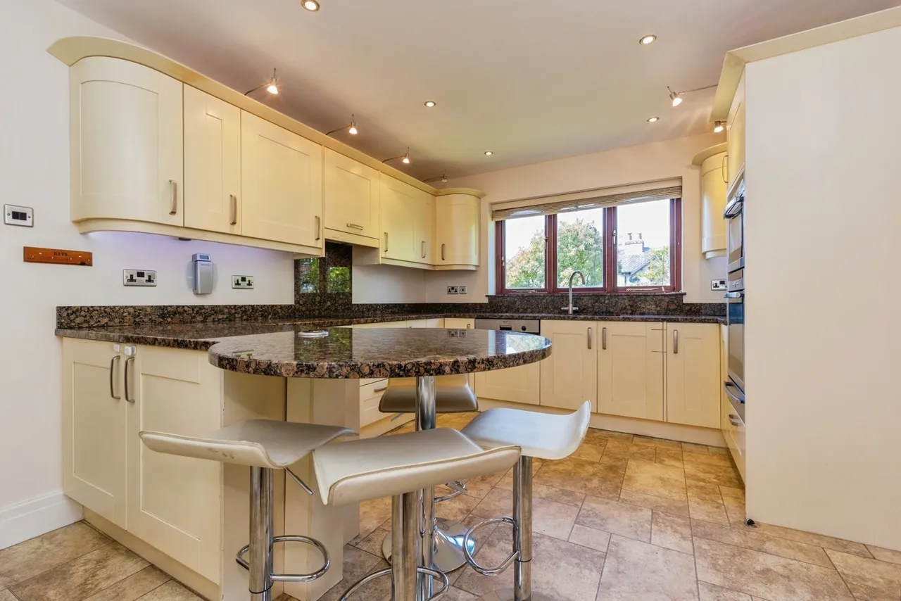 Bishops Lane, Buxton, Derbyshire, SK17, photo 14