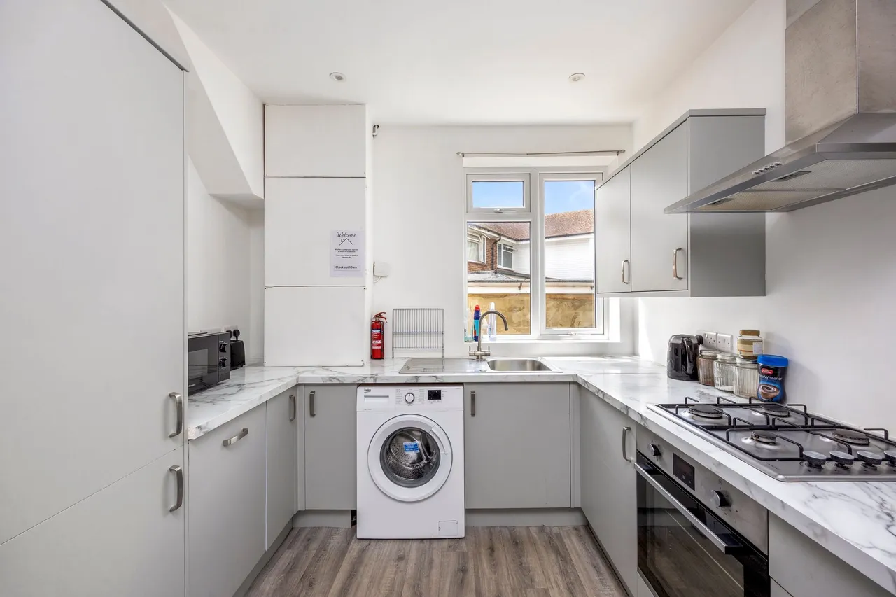 Rushams Road, Horsham, RH12, photo 5