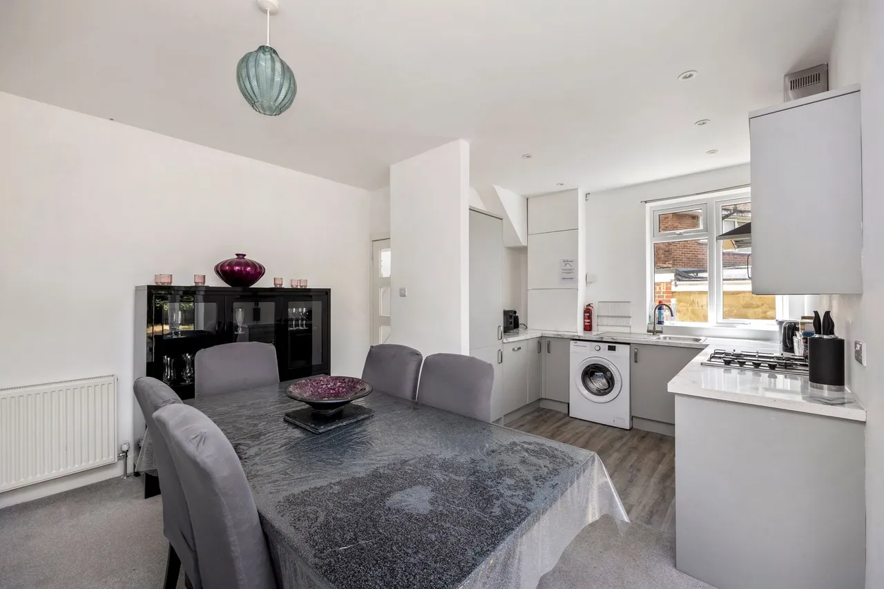 Rushams Road, Horsham, RH12, photo 3