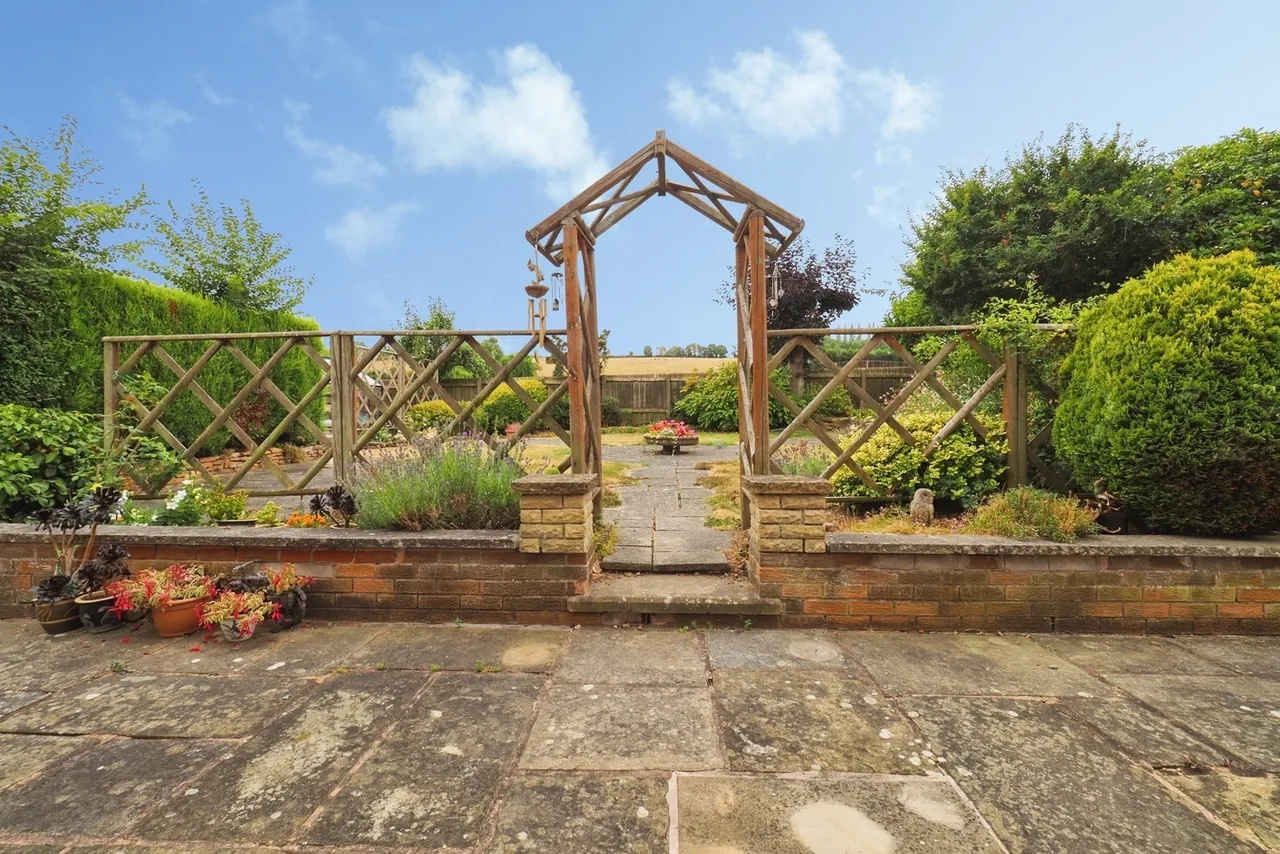 Bonner Lane, Calverton, NG14, photo 23