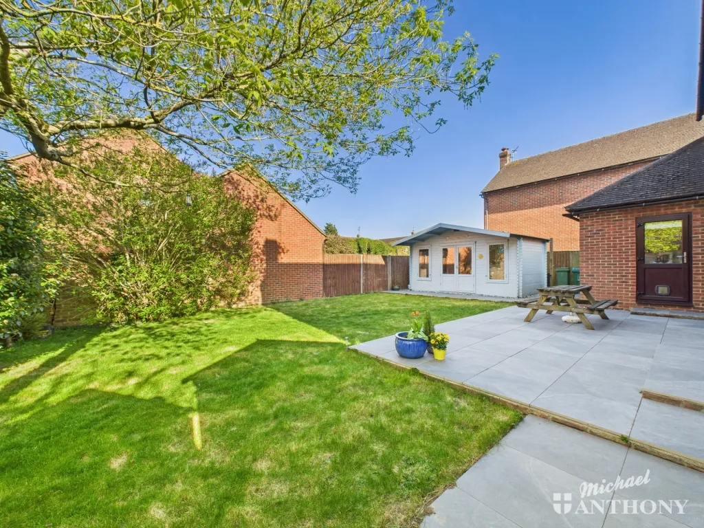 Meadow Park, Stoke Mandeville, Aylesbury, HP22 5XH, photo 6
