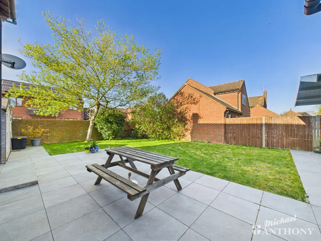 Meadow Park, Stoke Mandeville, Aylesbury, HP22 5XH, photo 4