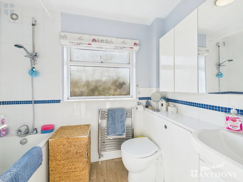 Meadow Park, Stoke Mandeville, Aylesbury, HP22 5XH, photo 12