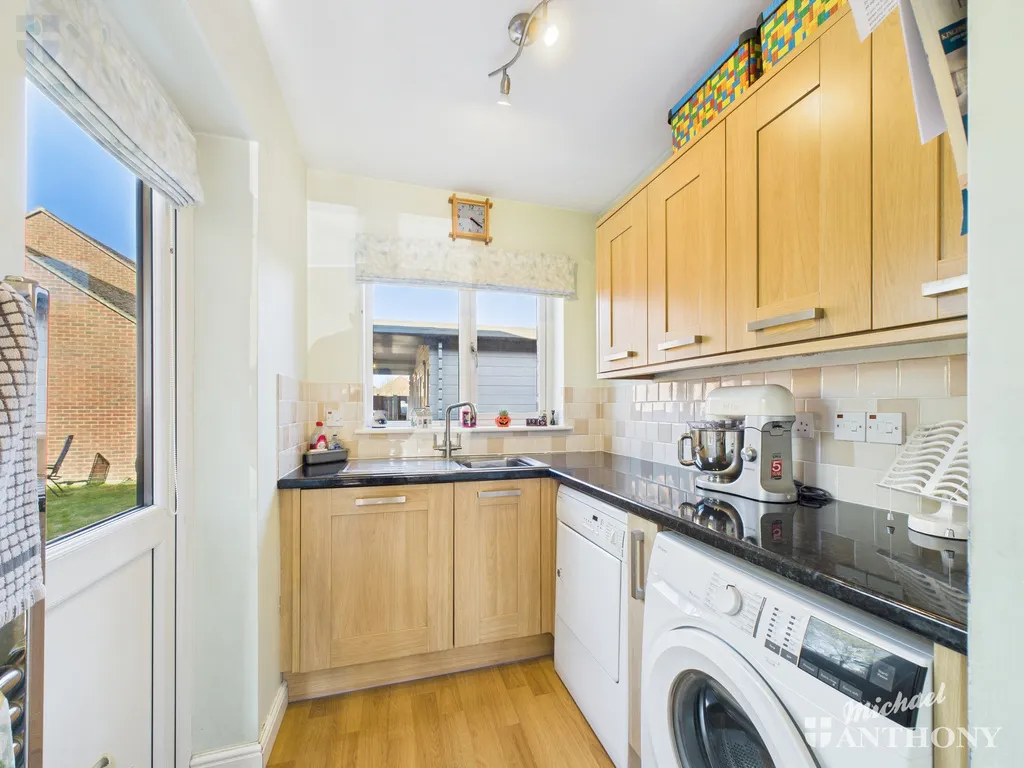 Meadow Park, Stoke Mandeville, Aylesbury, HP22 5XH, photo 7