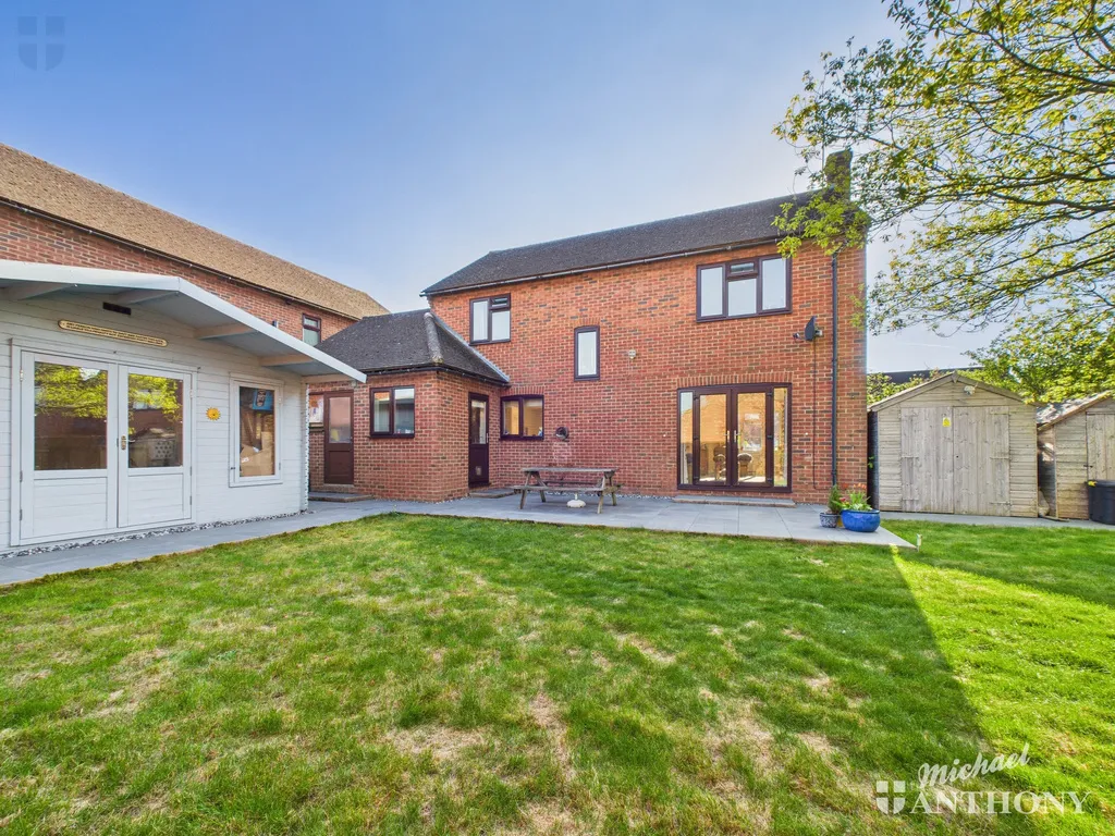 Meadow Park, Stoke Mandeville, Aylesbury, HP22 5XH, photo 16