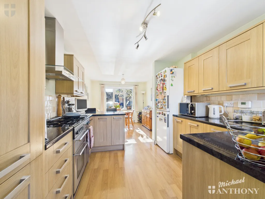 Meadow Park, Stoke Mandeville, Aylesbury, HP22 5XH, photo 2