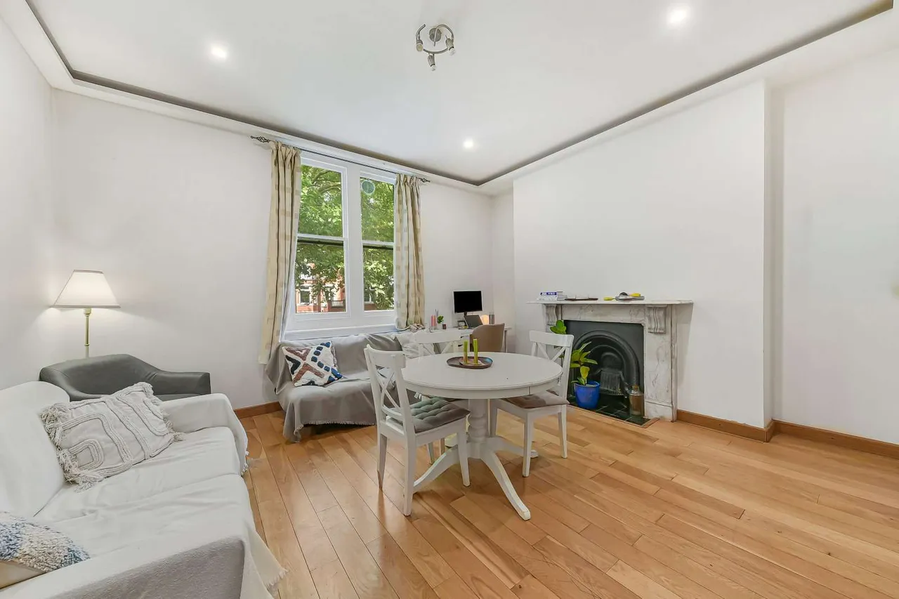 3 bed flat to rent — Fitzjohns Avenue, London, NW3 5LT